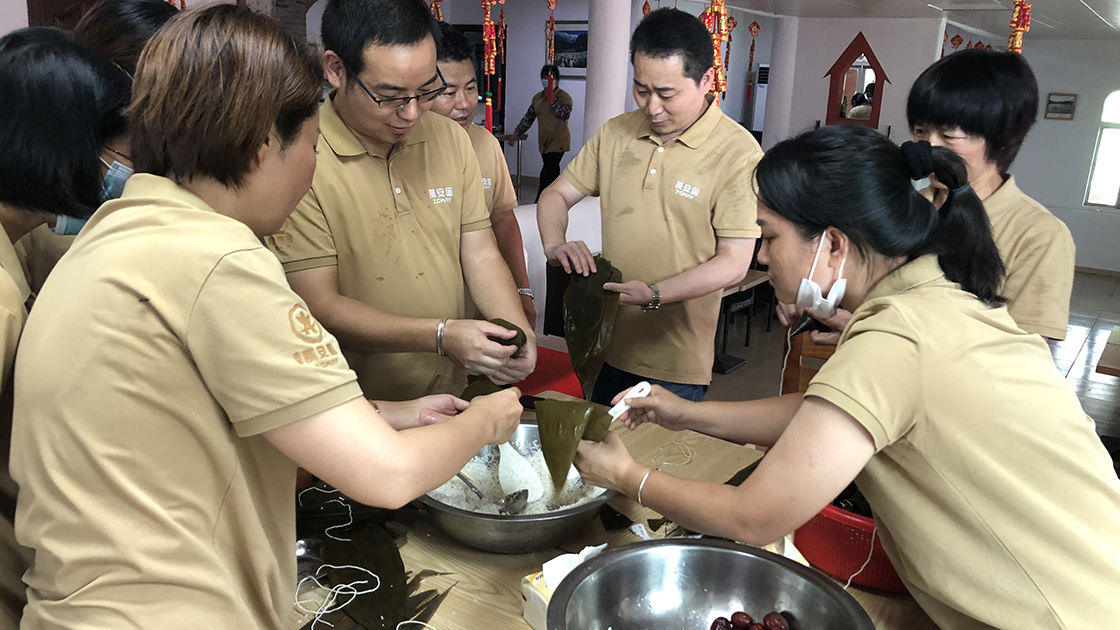 情浓五月天，欢乐度端午”包粽子活动-2.jpg