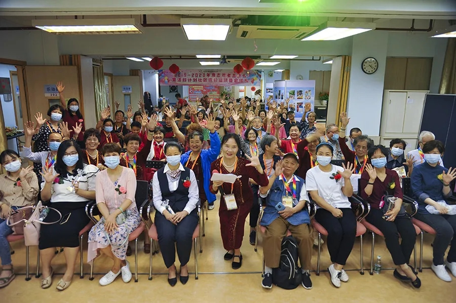 6大家一起举起手为自己和志愿服务打个满分900x599.jpg